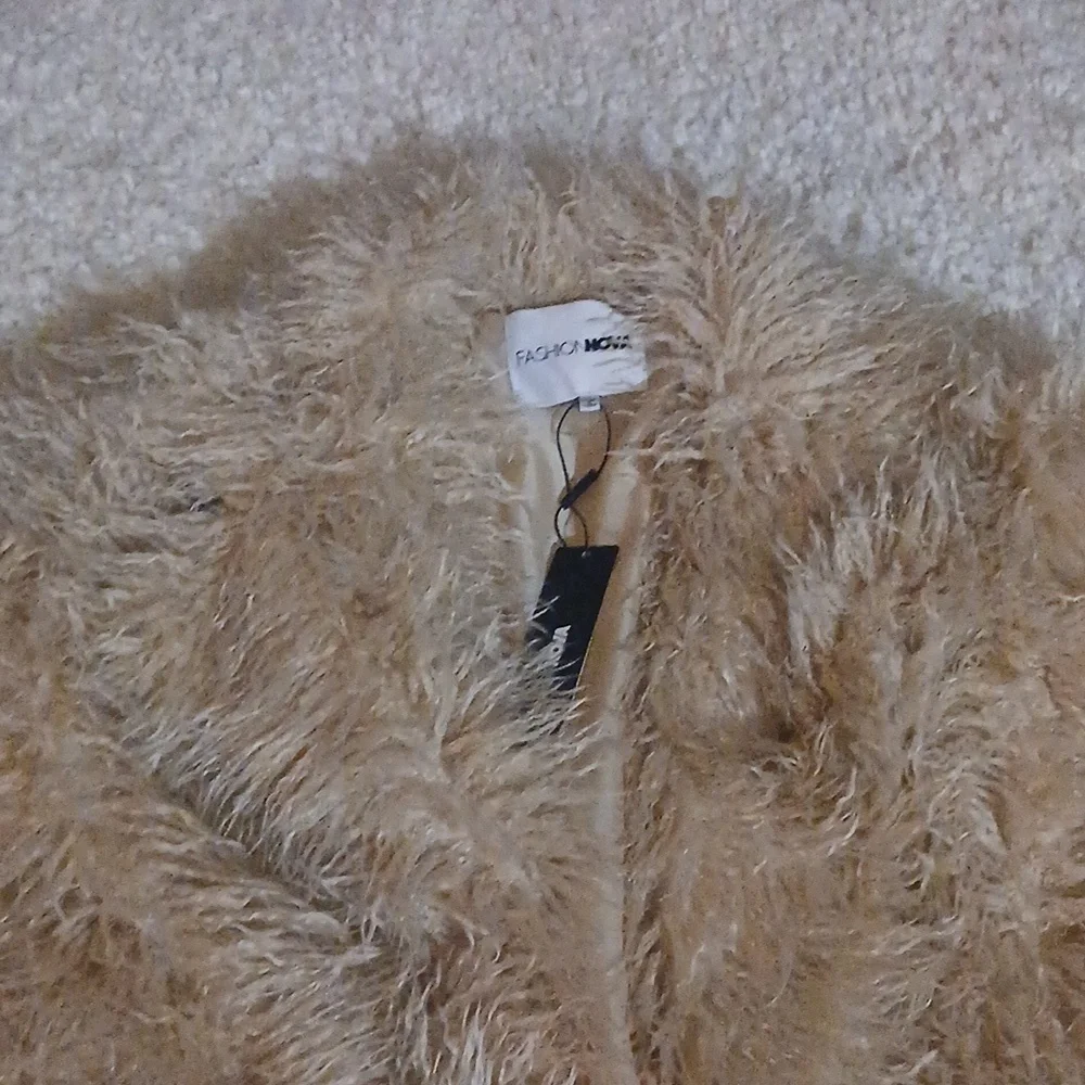 NWT FAUR FUR COAT - Picture 4 of 6